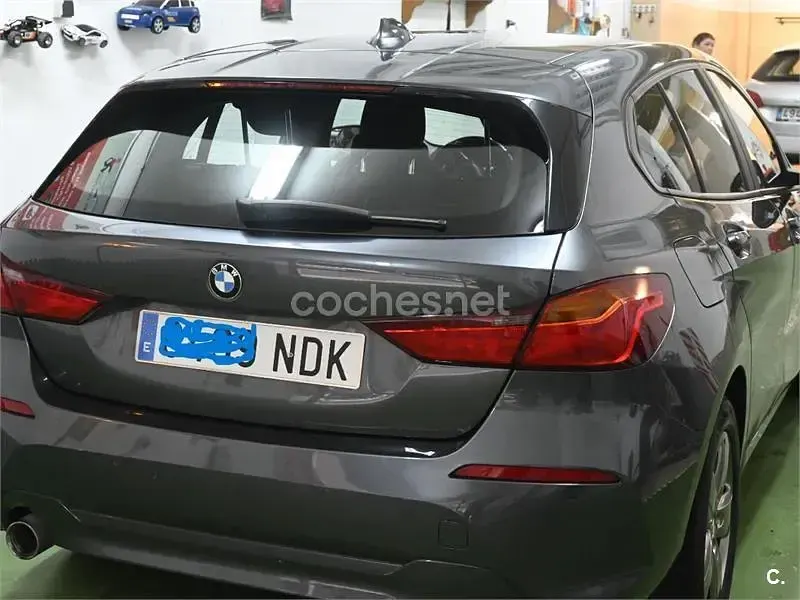 Usado BMW 116 Comfort Edition 116 CV (85 kW) 2020 Gris / plata Utilitario