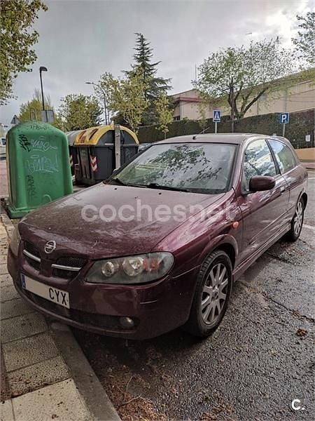 Usado Nissan Almera 98 CV (72 kW) 2004 Granate Berlina