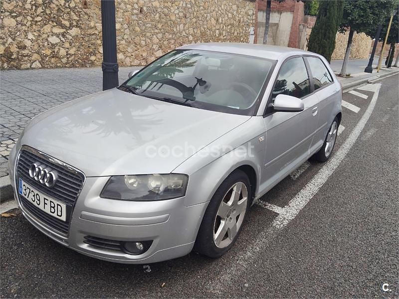 Usado Audi A3 Attraction 102 CV (75 kW) 2006 Gris / plata Utilitario