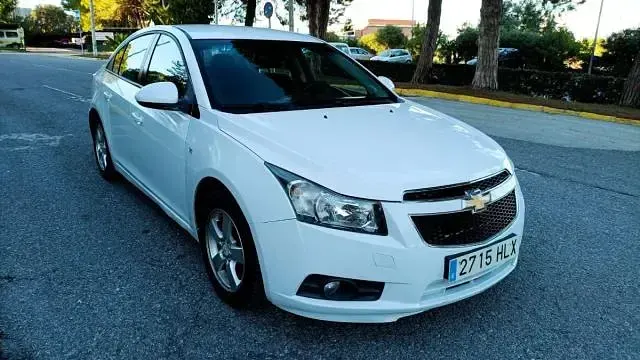 Usado Chevrolet Cruze LT 91 CV (66 kW) 2012 Blanco Familiar