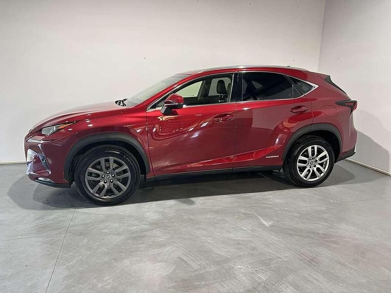Usado Lexus NX300h Executive Line 197 CV (144 kW) 2018 Rojo SUV
