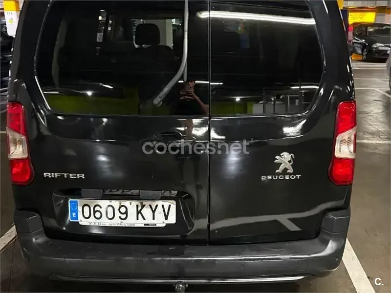 Usado Peugeot Rifter Active 130 CV (95 kW) 2019 Negro Monovolumen
