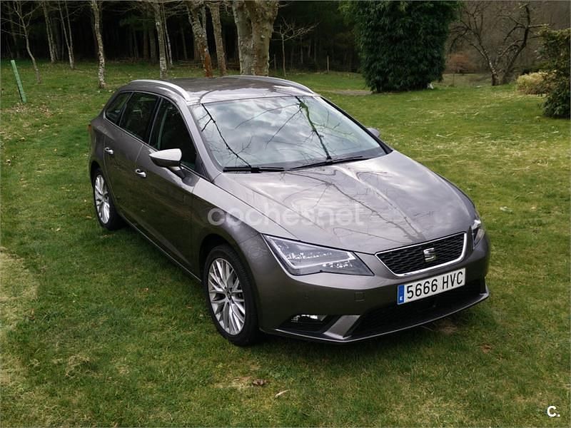 Usado Seat Leon ST Style 105 CV (77 kW) 2013 Gris / plata Familiar