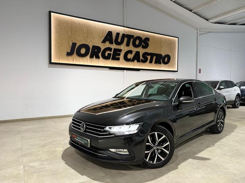 Negro Usado 2022 VW Passat Executive Berlina | 16.500 € (Buen precio) - Imagen 1/4