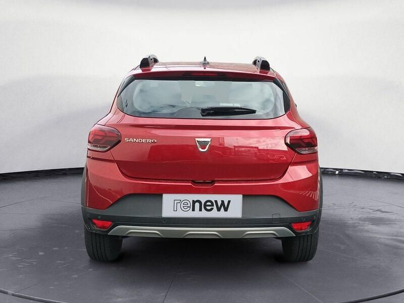 Usado Dacia Sandero Comfort 91 CV (66 kW) 2022 Rojo Berlina