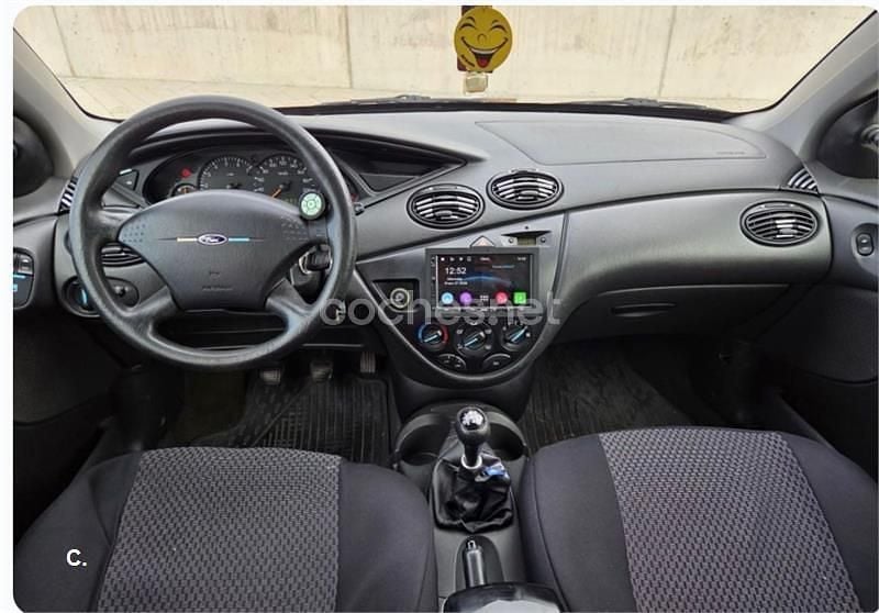 Gris / plata Usado 2000 Ford Focus Ambiente Berlina | 1599 € (Buen precio) - Imagen 1/4