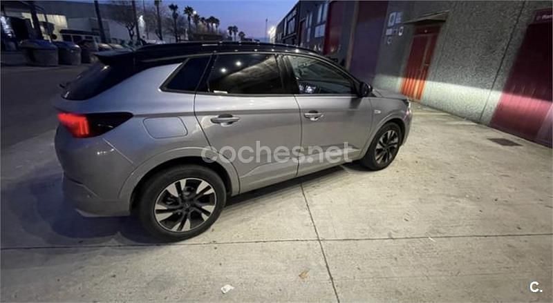 Usado Opel Grandland X Ultimate 130 CV (95 kW) 2022 Gris / plata SUV