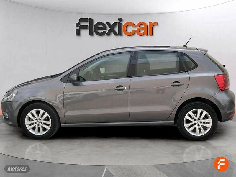 Usado VW Polo Advance 90 CV (66 kW) 2016 Gris / plata Berlina