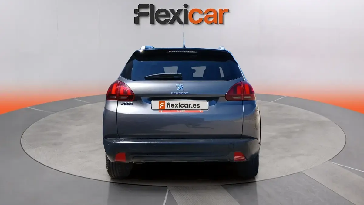 Usado Peugeot 2008 Signature Sky 82 CV (60 kW) 2019 Gris SUV