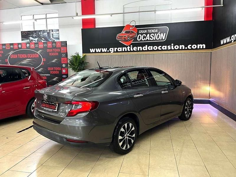 Usado Fiat Tipo Easy 120 CV (88 kW) 2017 Marrón Berlina