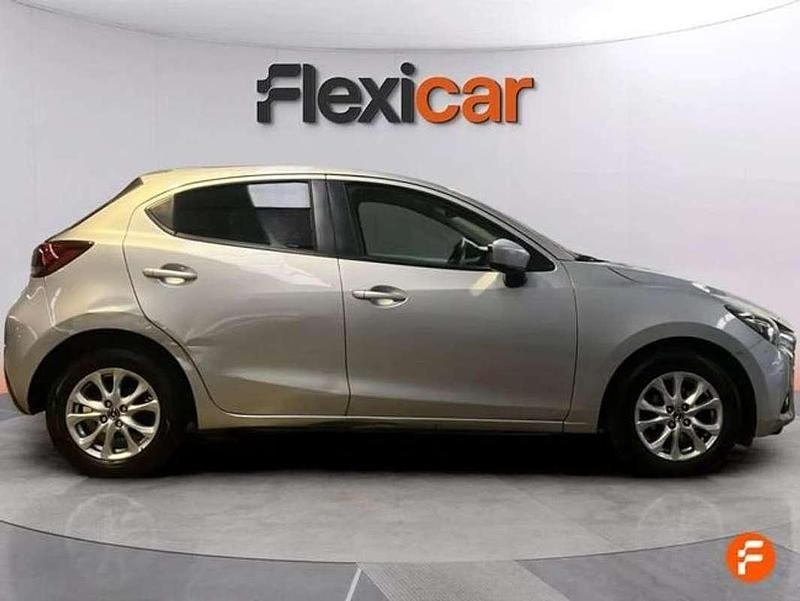 Usado Mazda 2 Luxury 90 CV (66 kW) 2017 Gris Utilitario