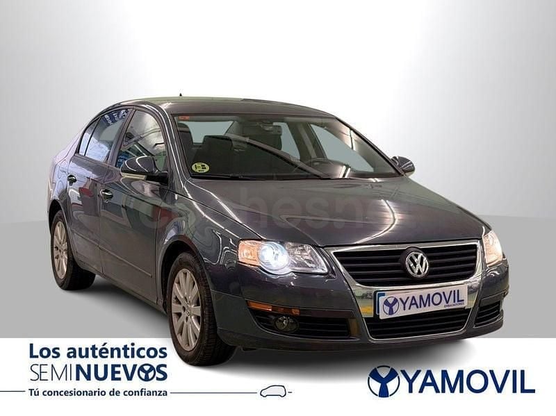 Usado VW Passat Highline 140 CV (102 kW) 2009 Gris Berlina