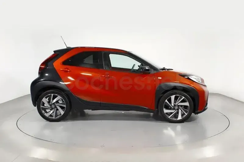 Usado Toyota Aygo X Edition 72 CV (52 kW) 2023 Marrón SUV
