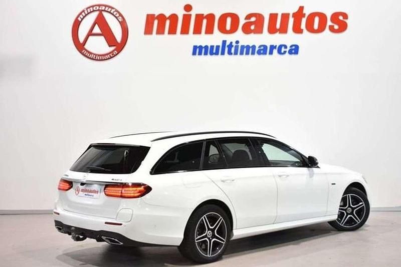 Usado Mercedes E300 AMG line 306 CV (225 kW) 2021 Blanco Familiar