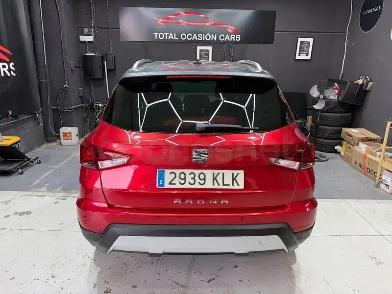 Usado Seat Arona Ecomotive 95 CV (69 kW) 2018 Rojo SUV