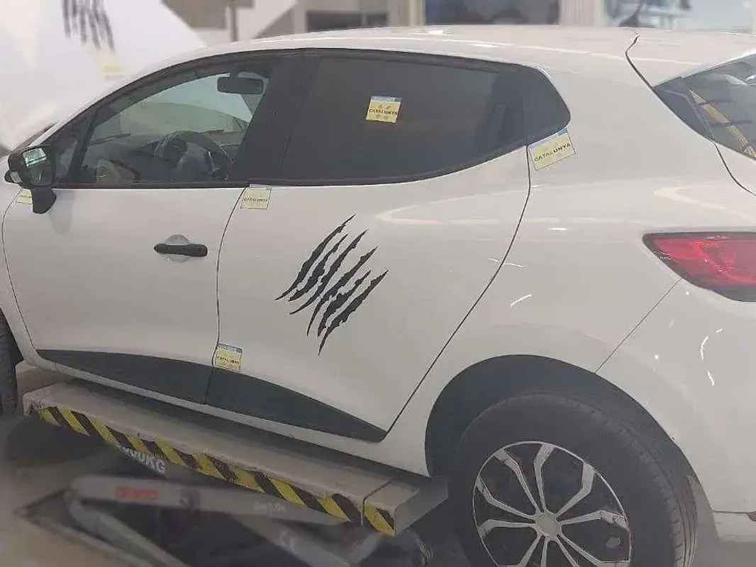 Usado Renault Clio Business 75 CV (55 kW) 2018 Blanco Utilitario