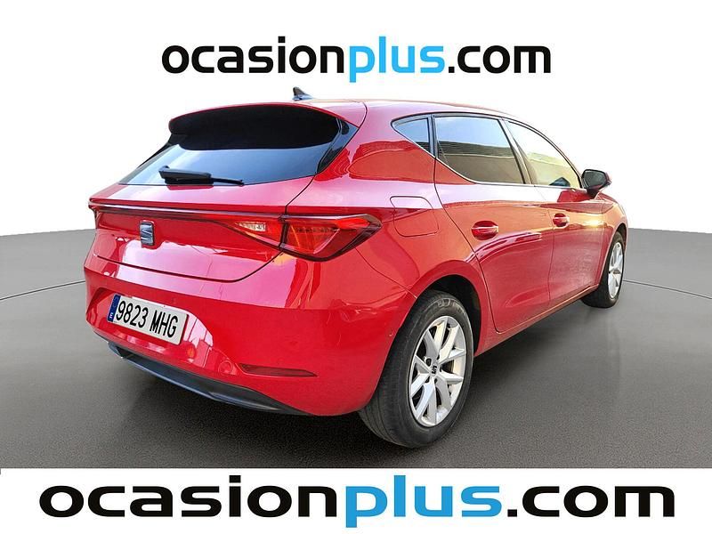 Usado Seat Leon Style 130 CV (95 kW) 2023 Rojo Berlina