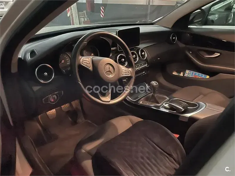 Usado Mercedes C180 156 CV (114 kW) 2015 Blanco Familiar