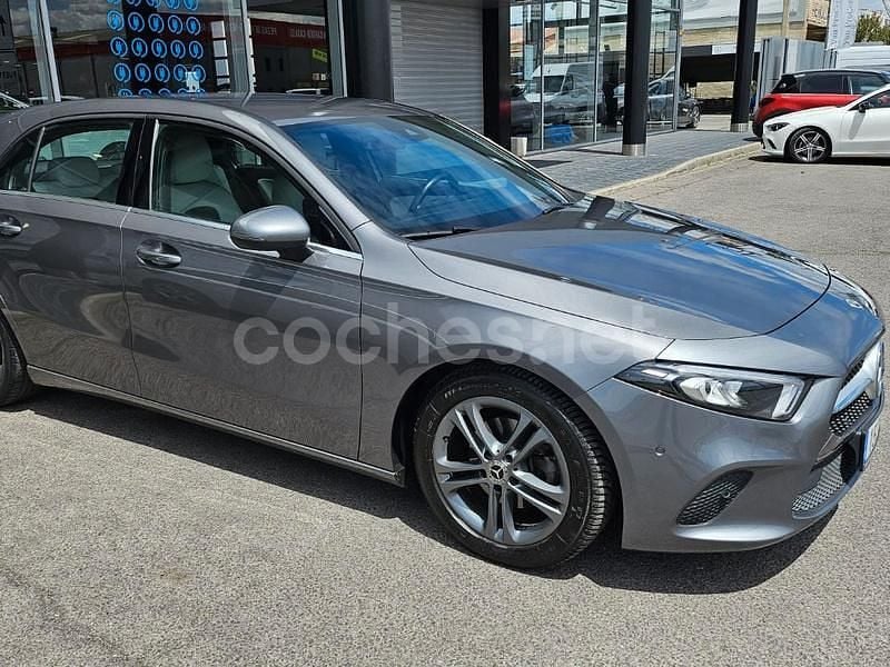 Usado Mercedes A180 116 CV (85 kW) 2019 Gris / plata Berlina