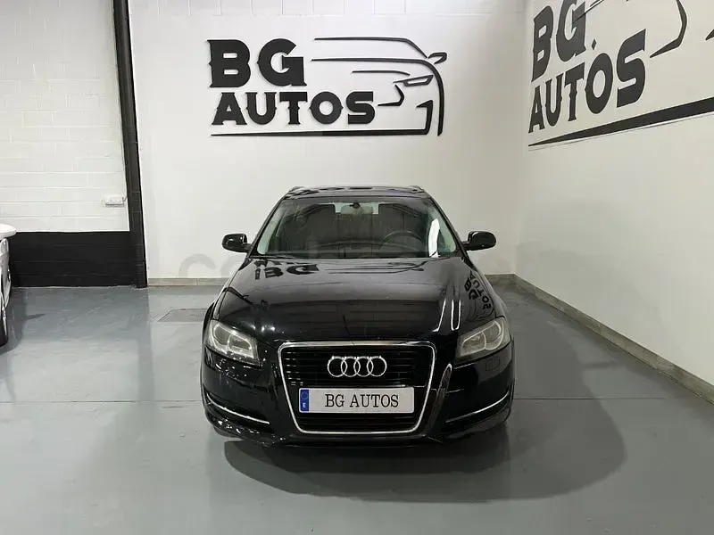 Usado Audi A3 Sportback Attraction 105 CV (77 kW) 2010 Azul Utilitario
