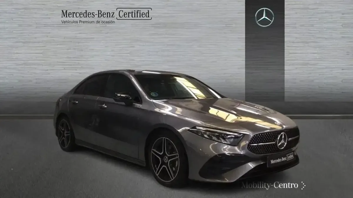 Usado Mercedes A180 136 CV (100 kW) 2024 Gris montaña Berlina