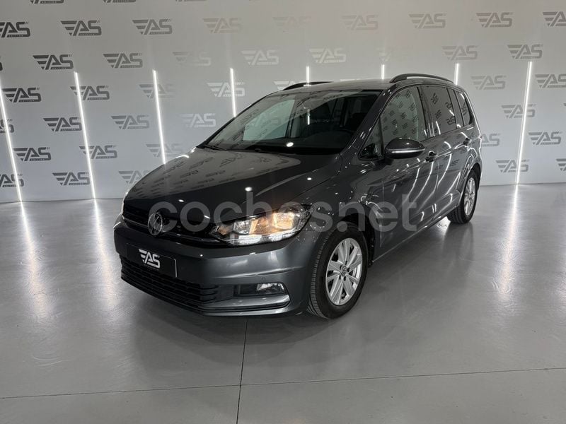 Gris / plata Usado 2020 VW Touran Advance Monovolumen | 21.900 € (Precio justo) - Imagen 1/4