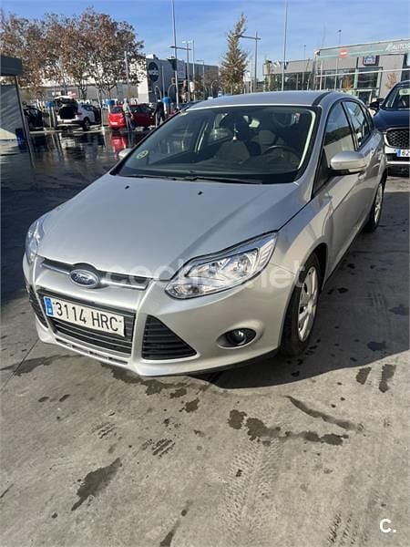 Gris / plata Usado 2013 Ford Focus Trend Berlina | 5500 € (Buen precio) - Imagen 1/4