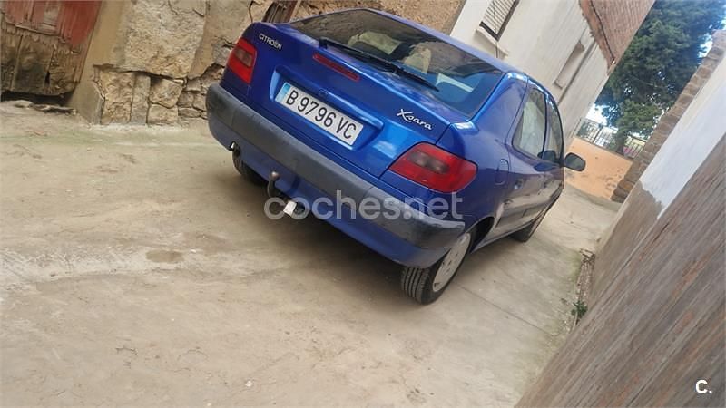Usado Citroën Xsara Exclusive 90 CV (66 kW) 2001 Azul Berlina