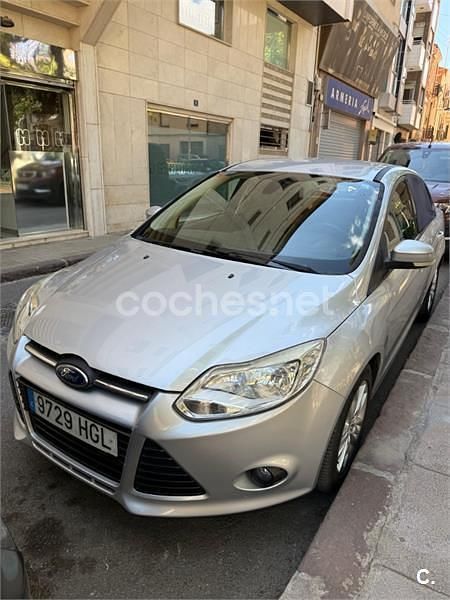 Usado Ford Focus Titanium 115 CV (84 kW) 2011 Gris / plata Berlina