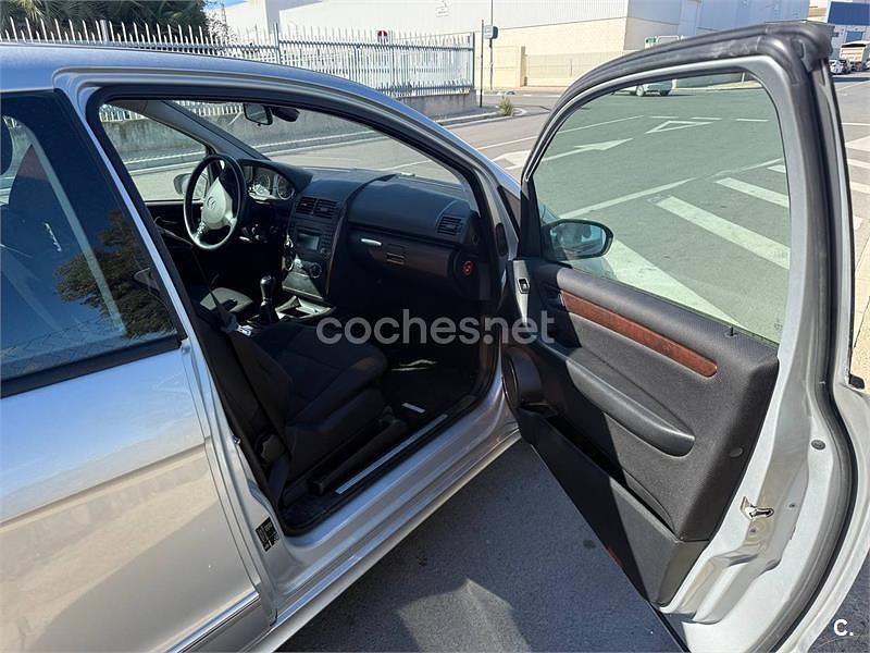 Usado Mercedes A150 Classic 95 CV (69 kW) 2006 Gris / plata Monovolumen