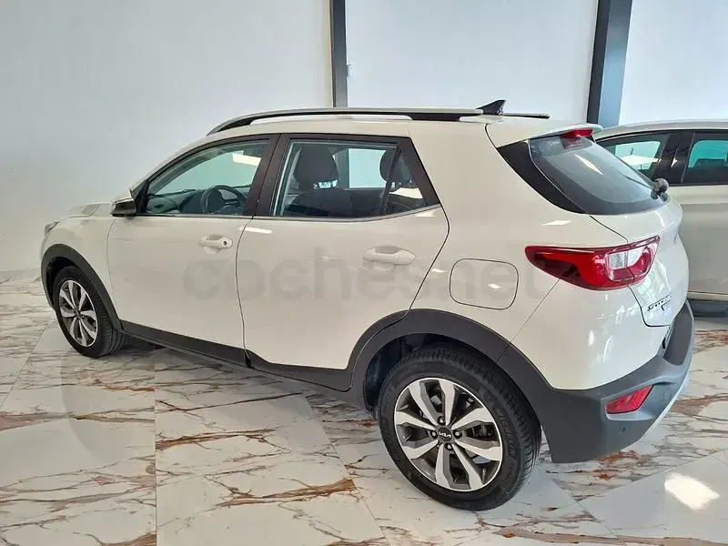 Usado Kia Stonic 120 CV (88 kW) 2021 Blanco SUV