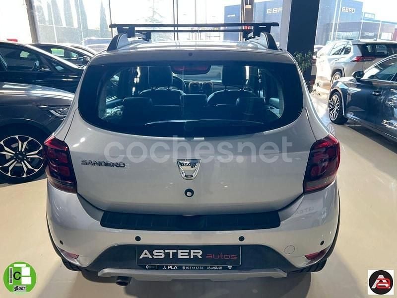Usado Dacia Sandero Stepway 90 CV (66 kW) 2017 Gris / plata Utilitario