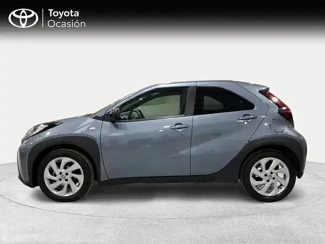 Begagnad Toyota Aygo X Play 72 HK (52 kW) 2024 Grå SUV