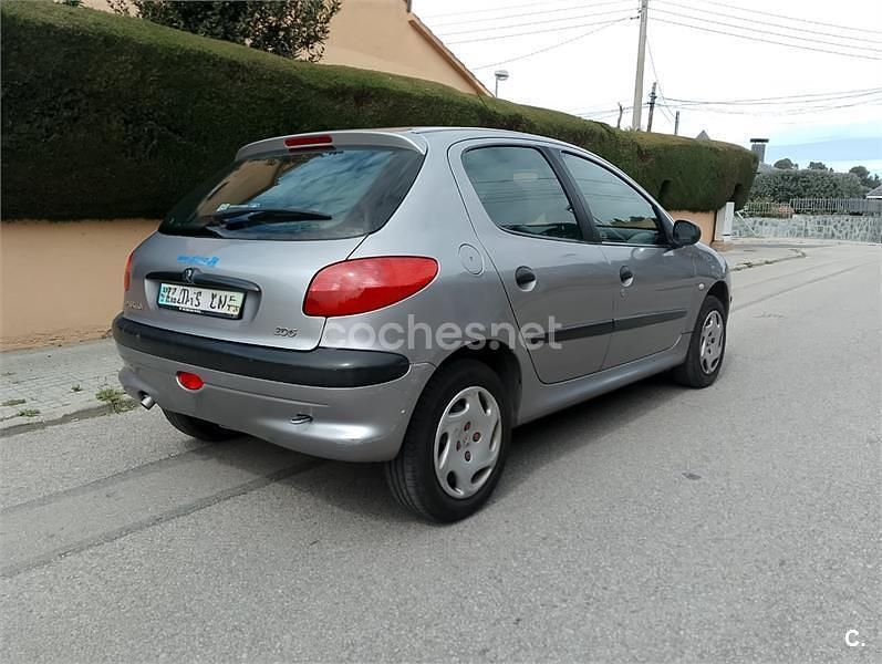 Usado Peugeot 206 75 CV (55 kW) 2003 Gris / plata Berlina