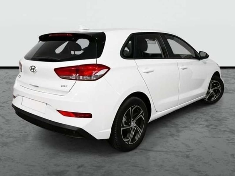 Usado Hyundai i30 120 CV (88 kW) 2022 Blanco Berlina