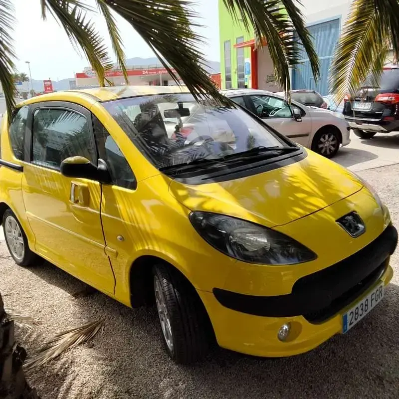 Usado Peugeot 1007 69 CV (50 kW) 2006 Amarillo Monovolumen