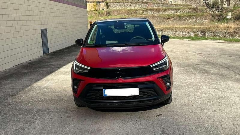 Burdeos Usado 2024 Opel Crossland Elegance SUV | 17.490 € (Un poco caro) - Imagen 1/4