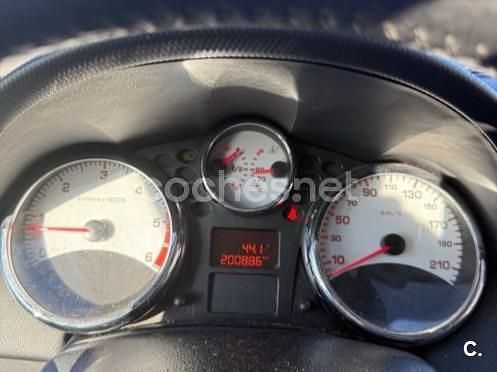 Usado Peugeot 207 Active 92 CV (67 kW) 2011 Gris / plata Berlina