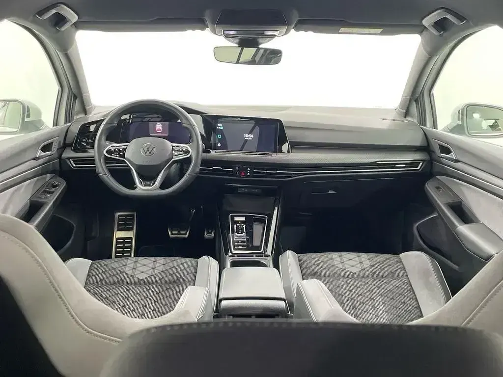 Usado VW Golf VIII R-line 150 CV (110 kW) 2024 Blanco Berlina