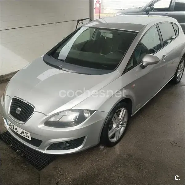 Usado Seat Leon Copa 140 CV (102 kW) 2012 Gris / plata Berlina