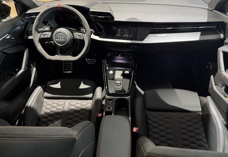 Usado Audi RS3 Sportback 400 CV (294 kW) 2024 Pinturas personalizadas, audi exclusive Utilitario