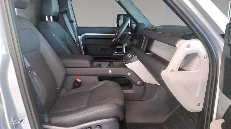 Usado Land Rover Defender SE 249 CV (183 kW) 2023 Hakuba silver SUV