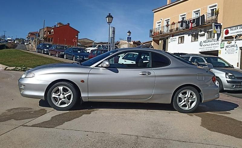 Usado Hyundai Coupé 107 CV (78 kW) 2000 Gris Coupe