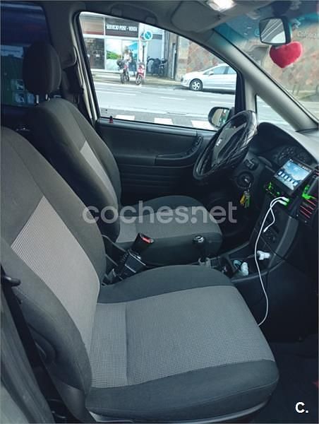 Usado Opel Zafira 125 CV (91 kW) 2004 Gris / plata Monovolumen
