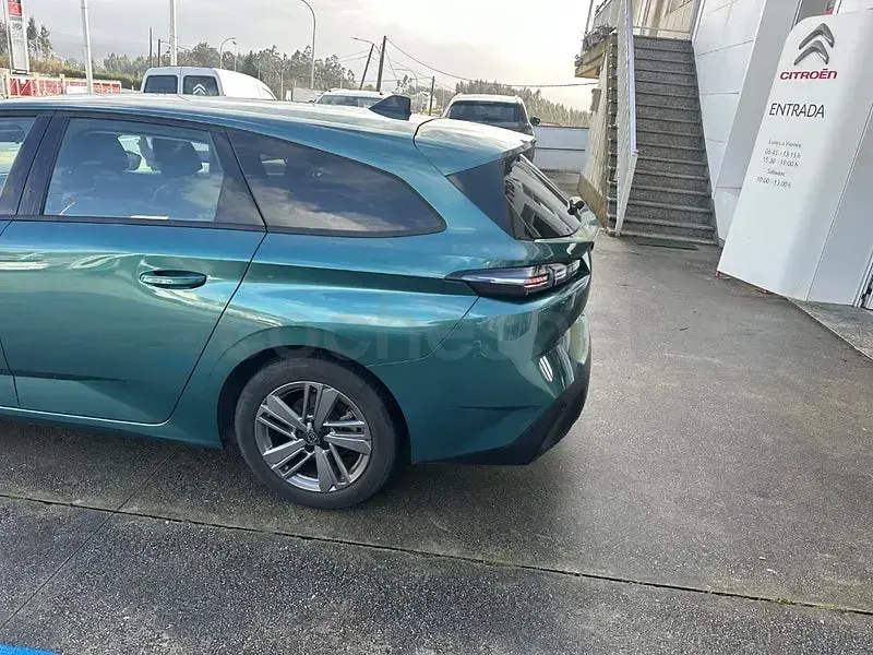 Usado Peugeot 308 130 CV (95 kW) 2022 Azul Familiar