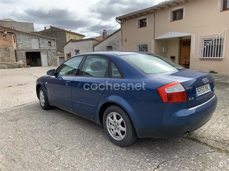 Usado Audi A4 150 CV (110 kW) 2003 Azul Berlina