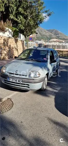Usado Renault Clio 75 CV (55 kW) 1999 Gris / plata Berlina