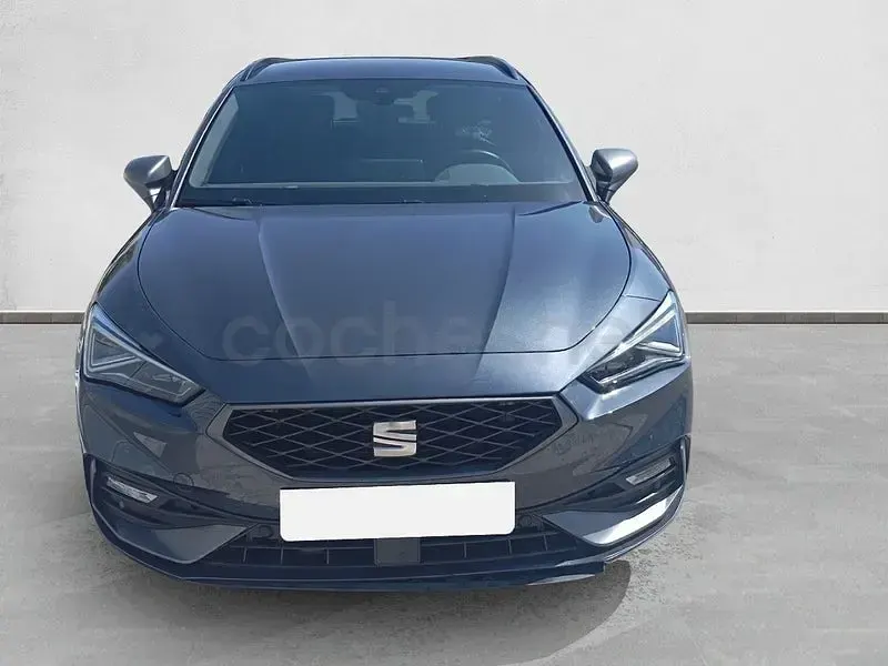Usado Seat Leon FR 204 CV (150 kW) 2025 Gris / plata Familiar