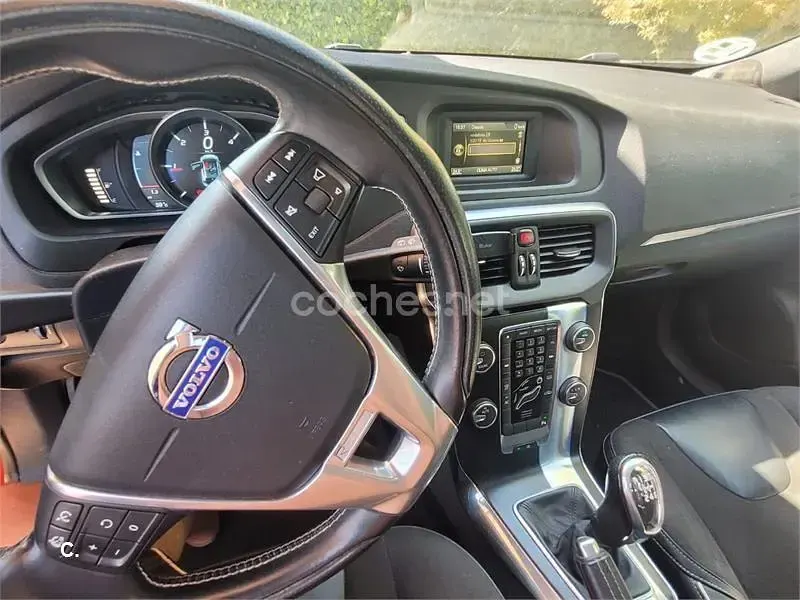 Usado Volvo V40 R-Design 115 CV (84 kW) 2013 Rojo Berlina