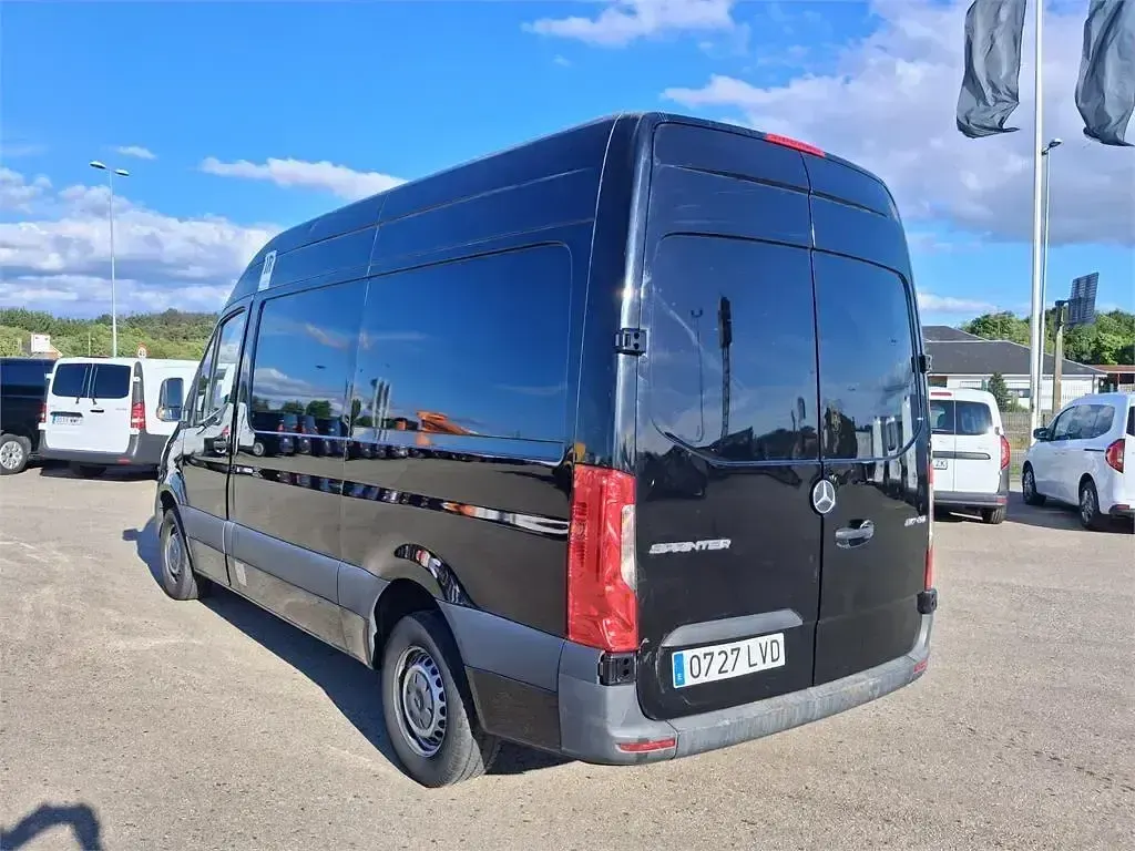 Usado Mercedes Sprinter 170 CV (125 kW) 2021 Negro Van